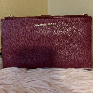 🌹SOLD 🌹Michael Kors Wrislet Wallet